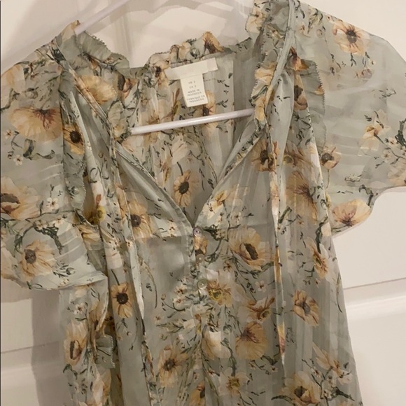 H & M flowy top - Picture 2 of 5